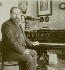 Сергей Иванович Танеев за роялем Becker, 1890-е