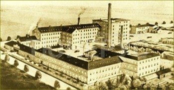 Вид на фабрику Petrof